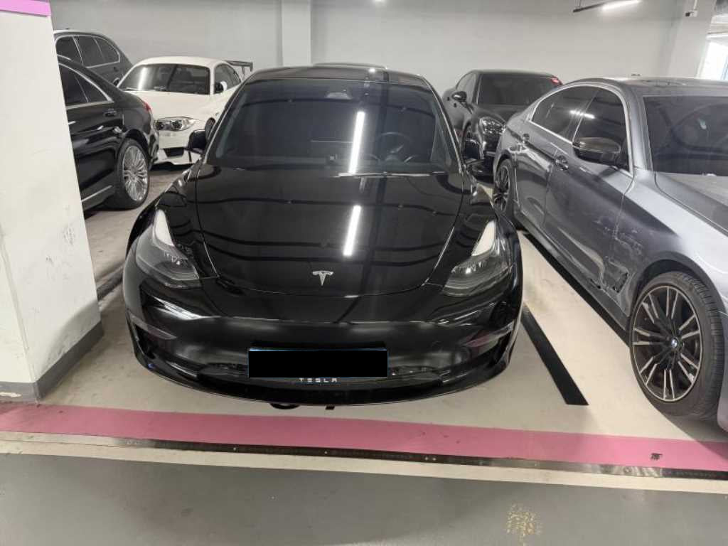 Tesla Model 3 — photo 06