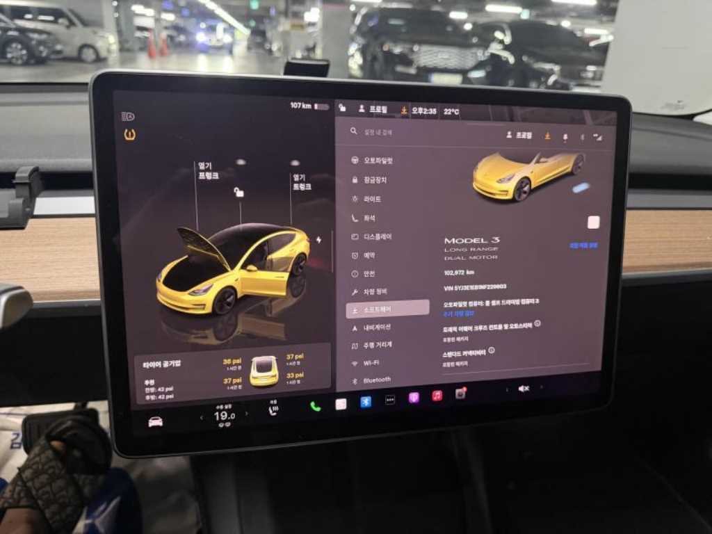 Tesla Model 3 — photo 11