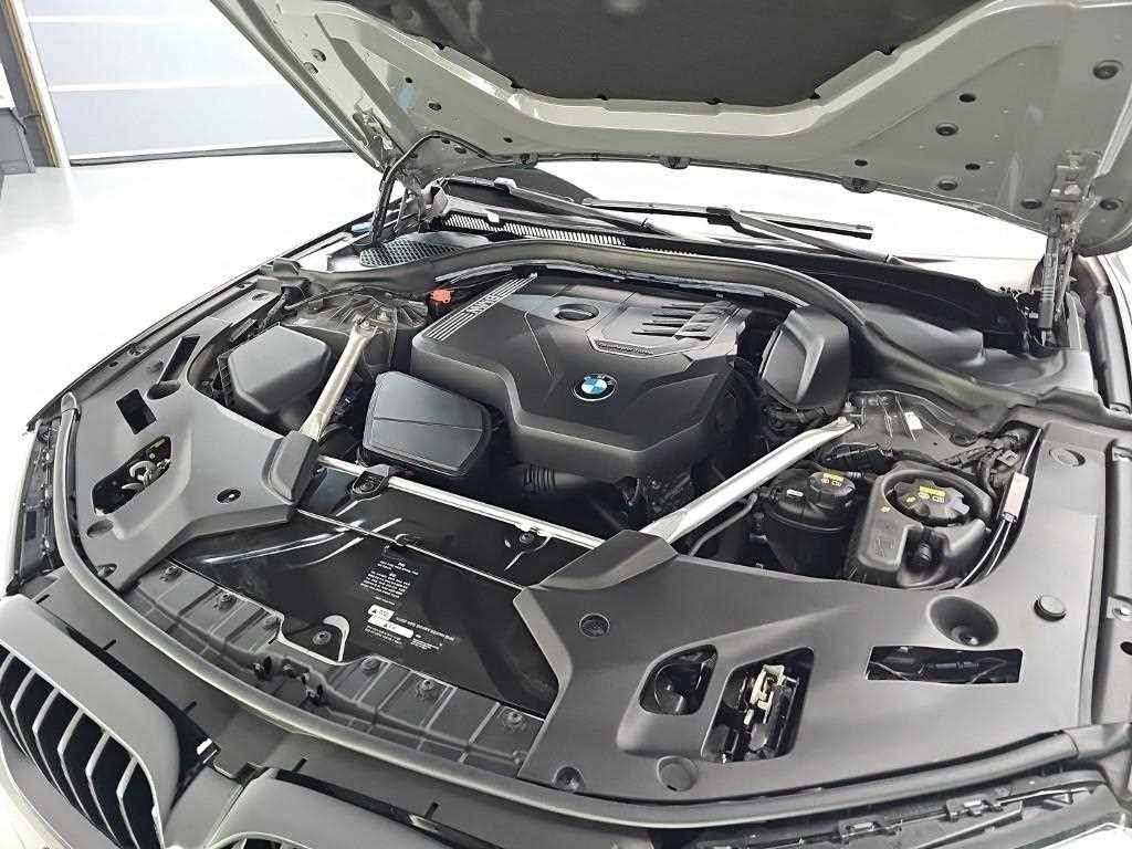 BMW 5-Series — photo 05