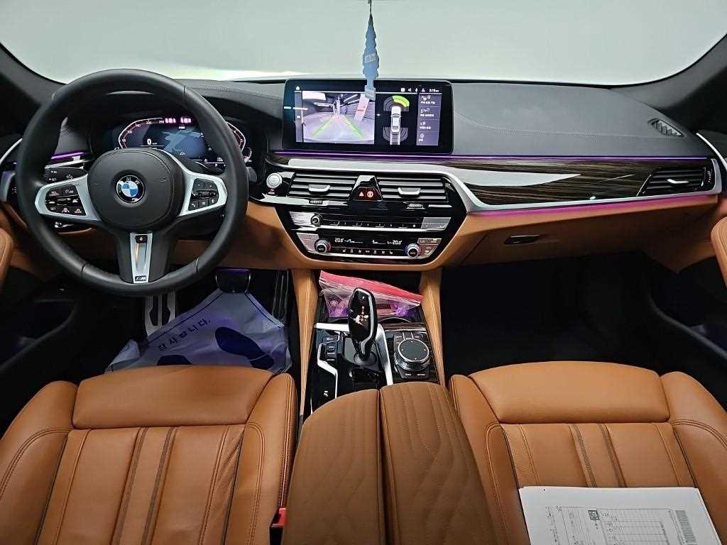 BMW 5-Series — photo 07