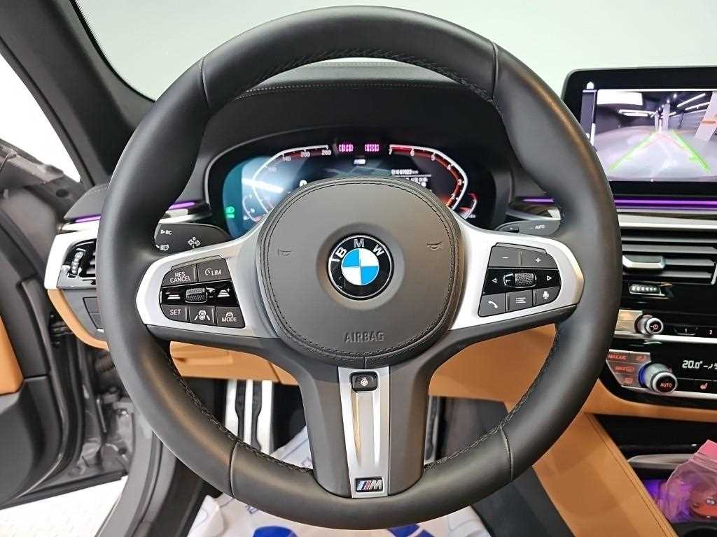 BMW 5-Series — photo 09