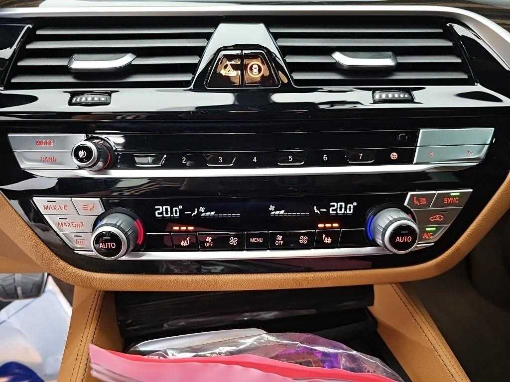 BMW 5-Series — photo 10