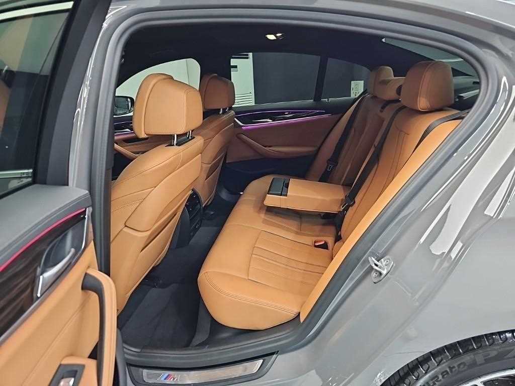BMW 5-Series — photo 12