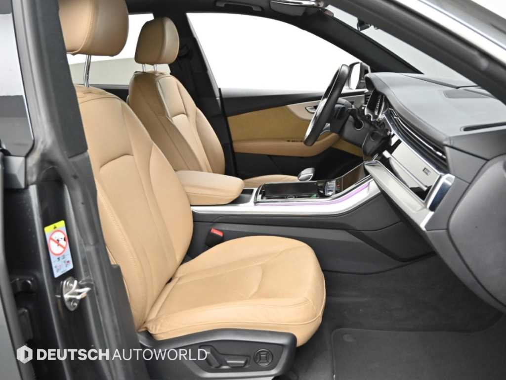 Audi Q8 — photo 10