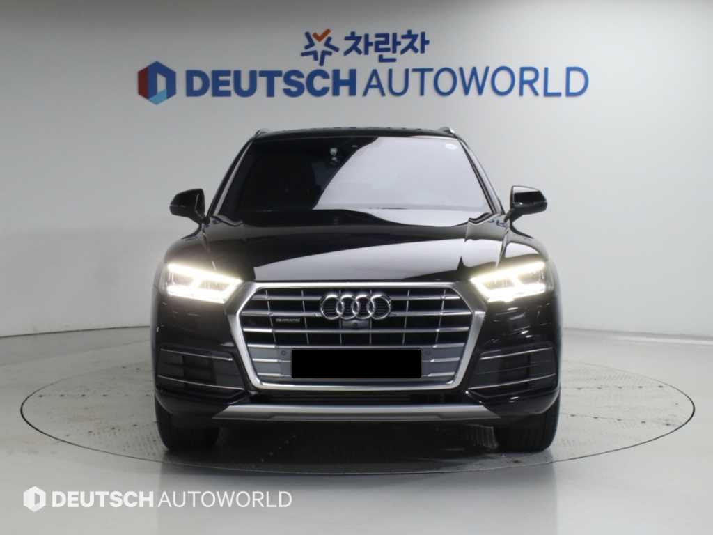 Audi Q5 — photo 01