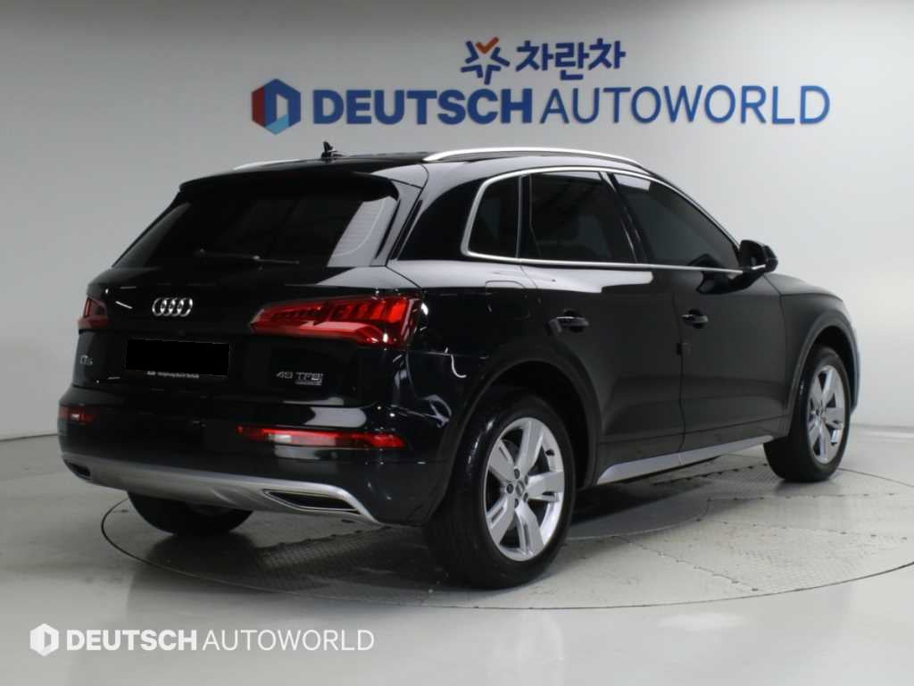 Audi Q5 — photo 03