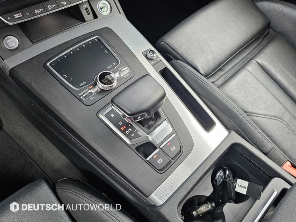 Audi Q5 — photo 09