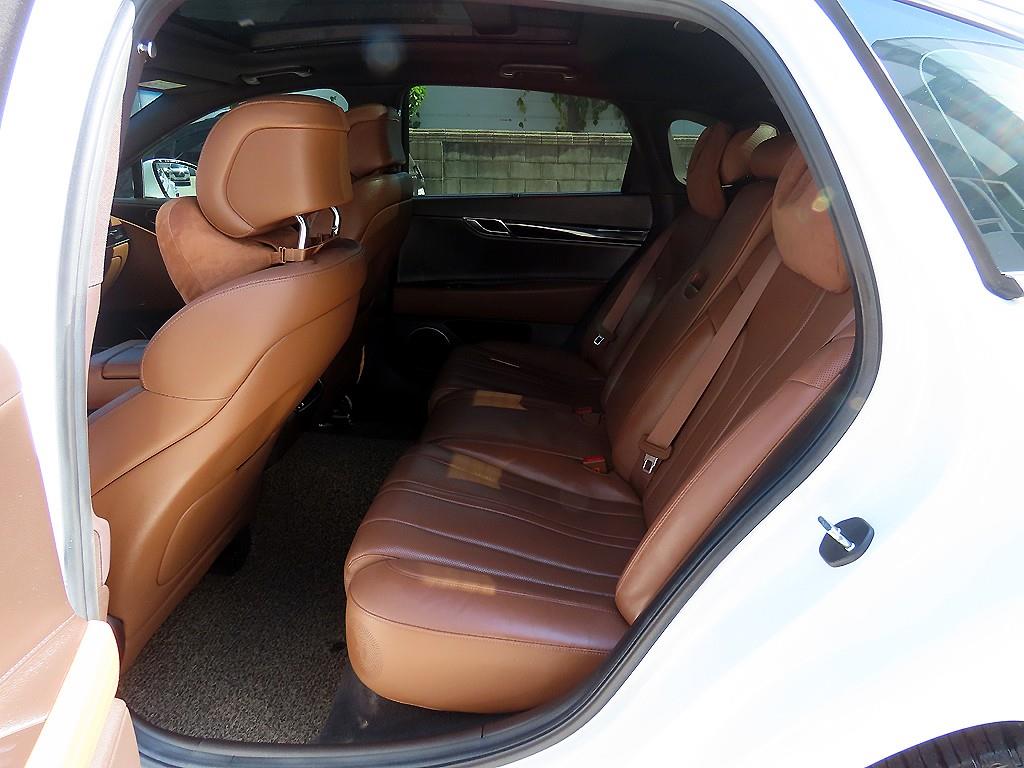 Genesis G80 — photo 06