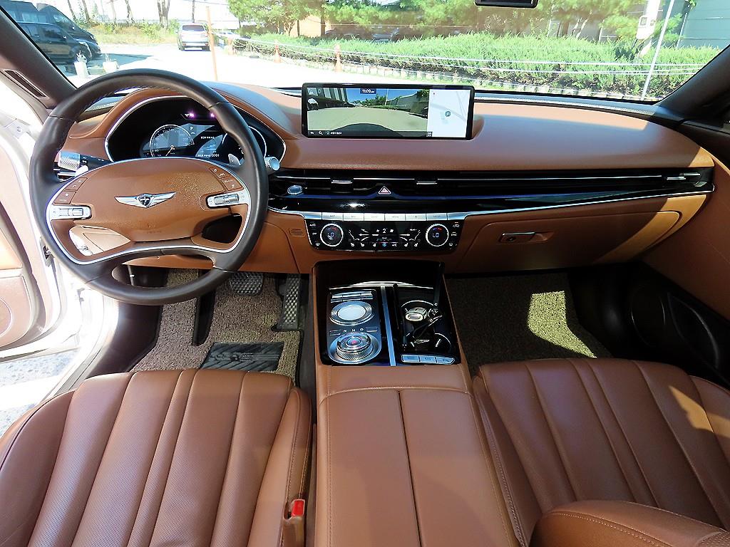Genesis G80 — photo 07