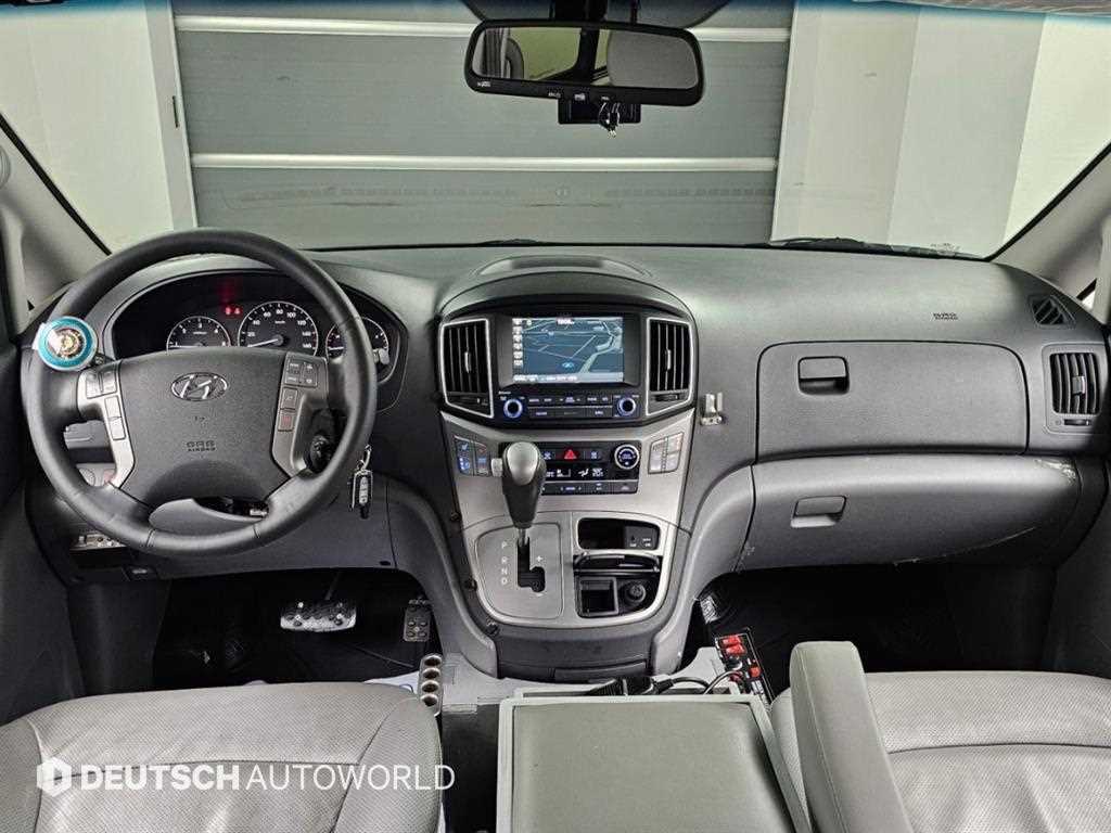 Hyundai Starex — photo 08