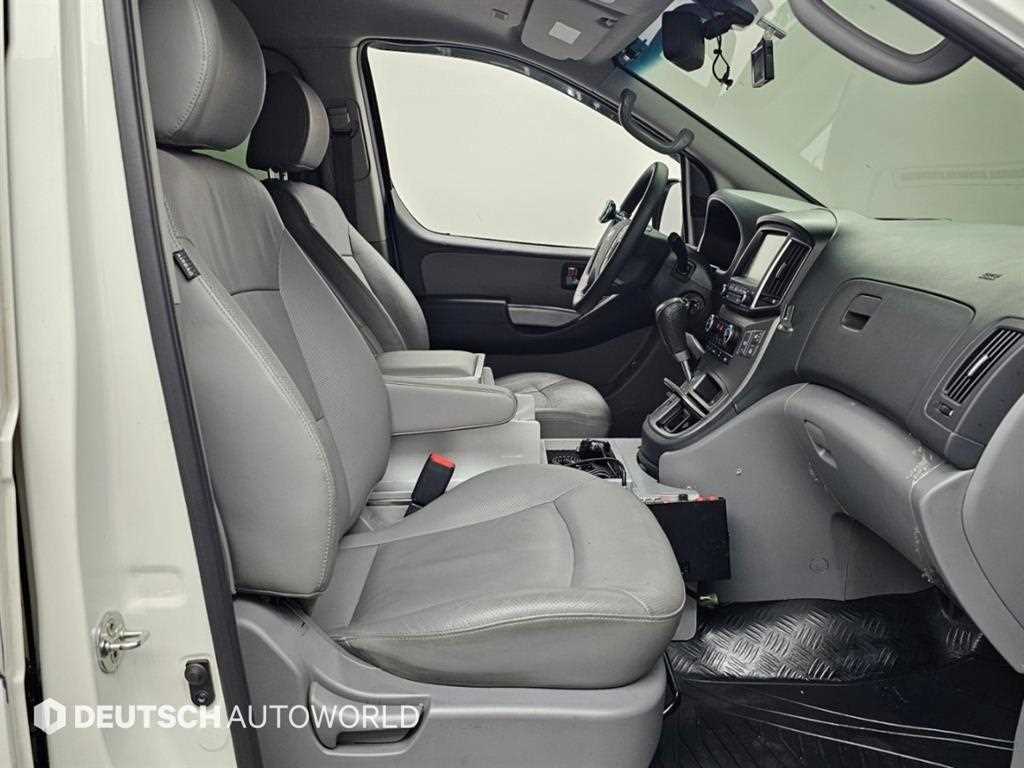 Hyundai Starex — photo 11