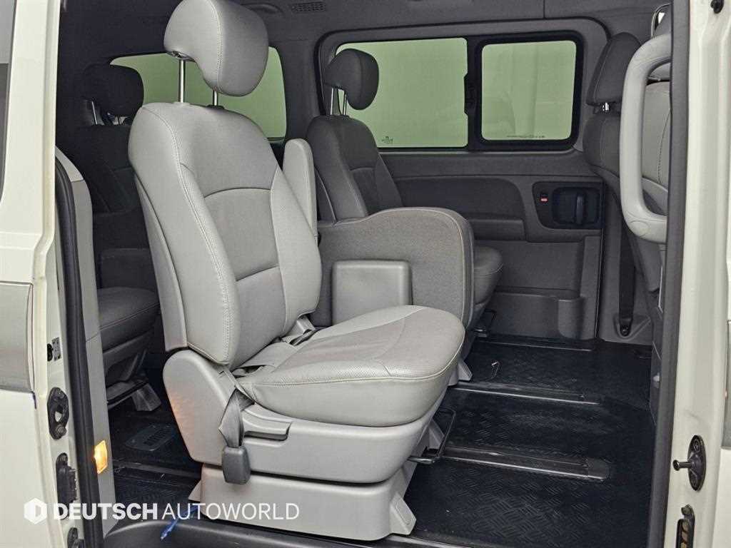 Hyundai Starex — photo 13