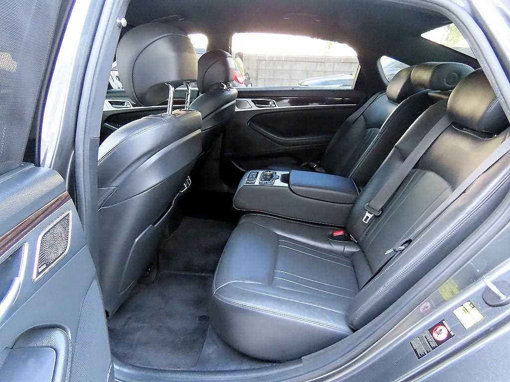 Genesis G80 — photo 06