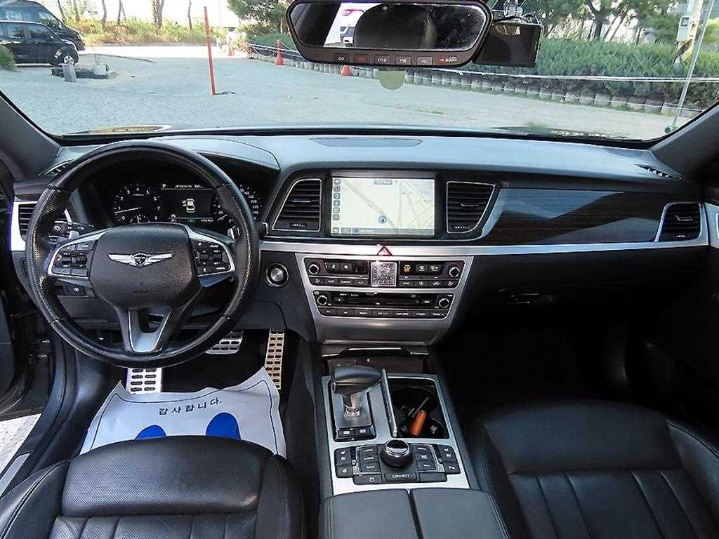 Genesis G80 — photo 07