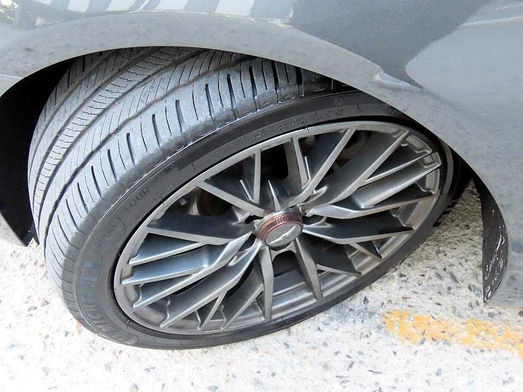 Genesis G80 — photo 20
