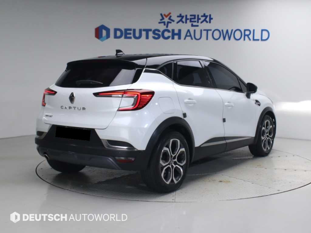 RENAULT Captur — photo 02