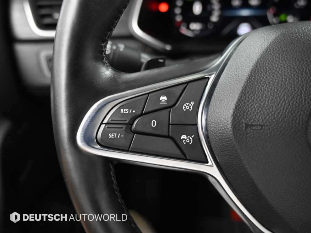 RENAULT Captur — photo 16