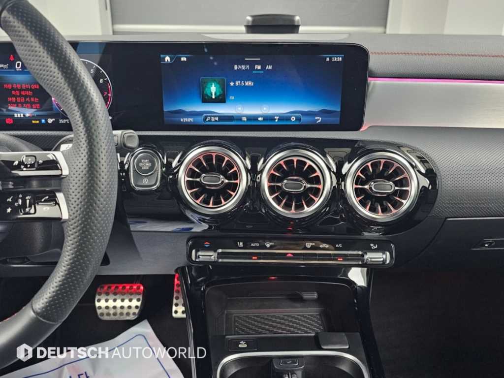 Mercedes-Benz CLA-Class — photo 14