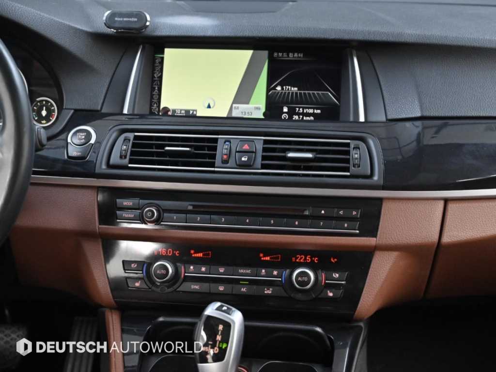 BMW 5-Series — photo 15