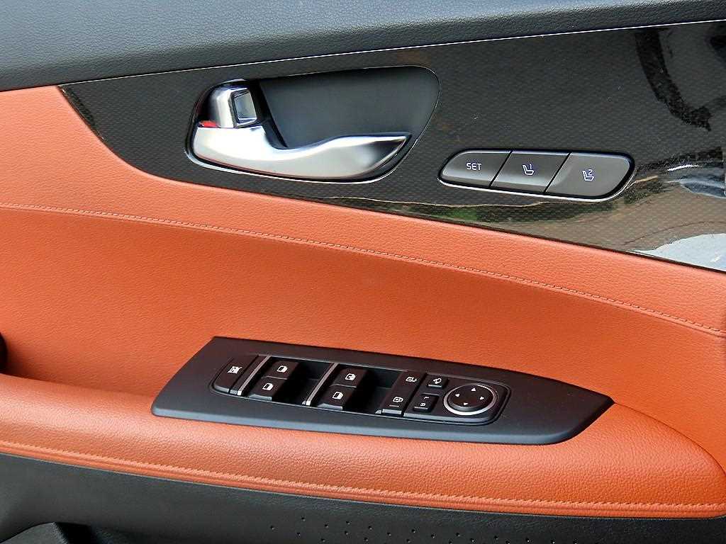 Kia K3 — photo 11