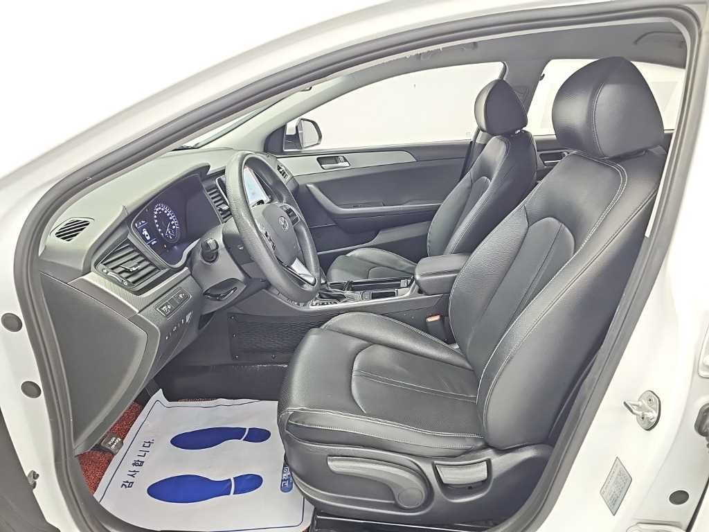Hyundai Sonata — photo 11