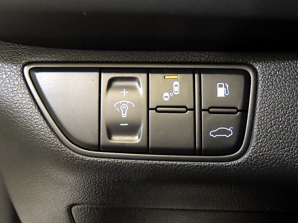 Genesis G70 — photo 14