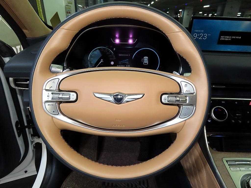 Genesis GV80 — photo 08