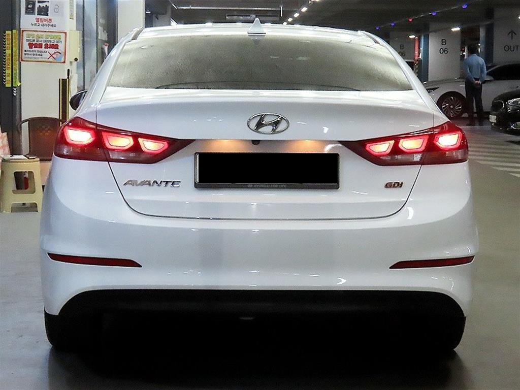Hyundai Avante — photo 05