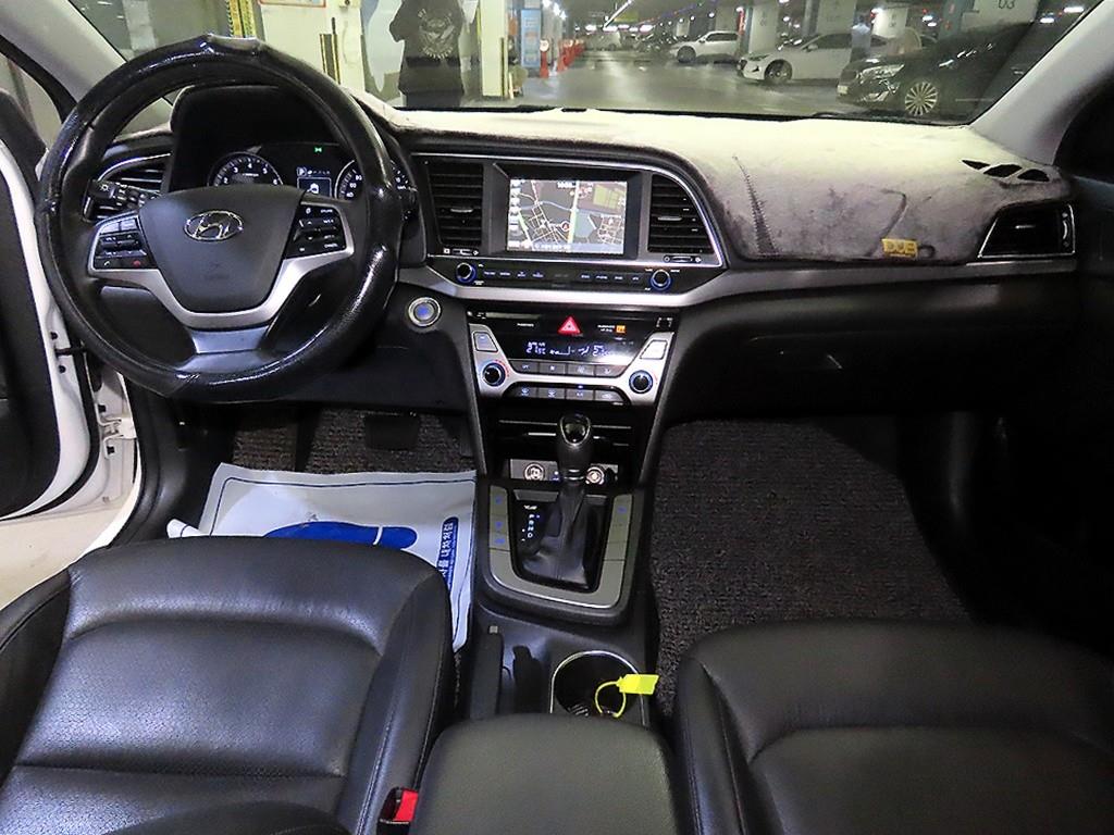 Hyundai Avante — photo 10