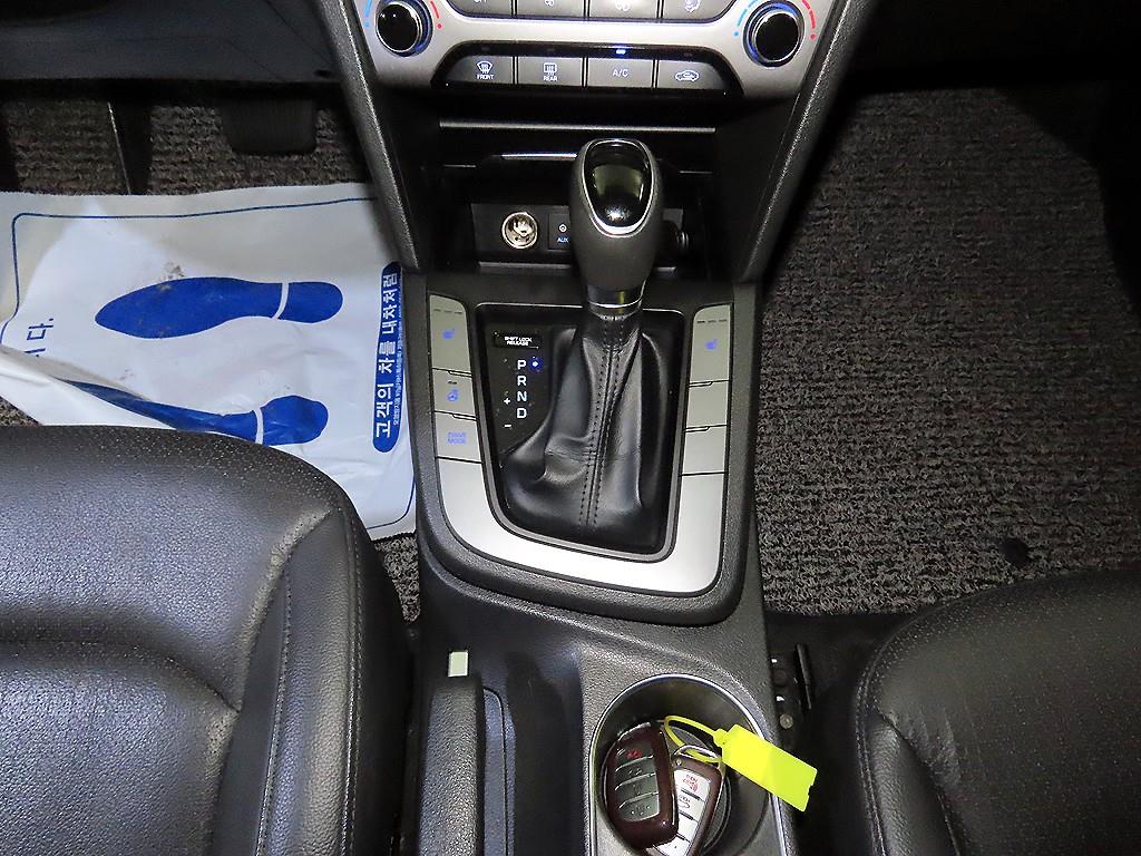 Hyundai Avante — photo 12