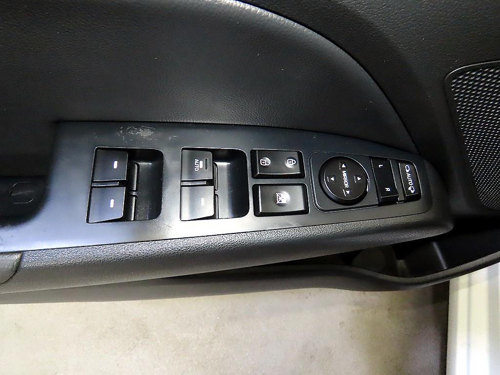 Hyundai Avante — photo 13