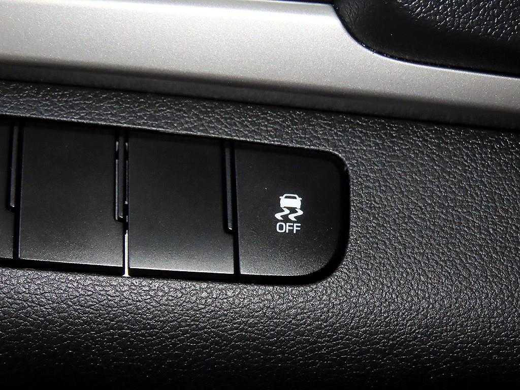 Hyundai Avante — photo 14