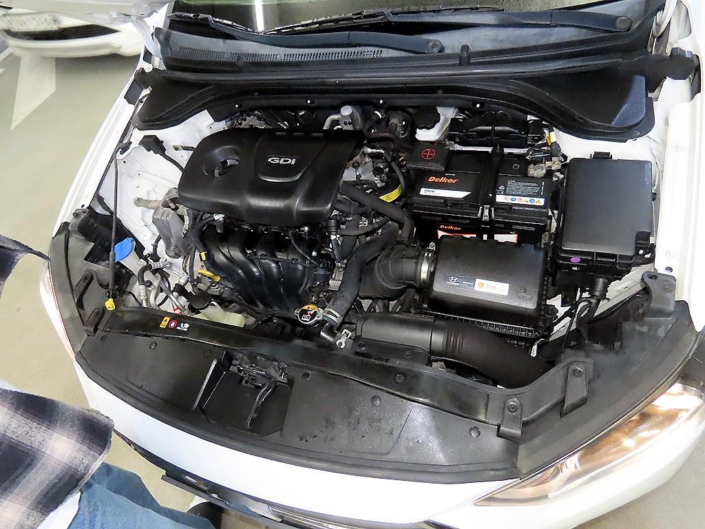 Hyundai Avante — photo 16