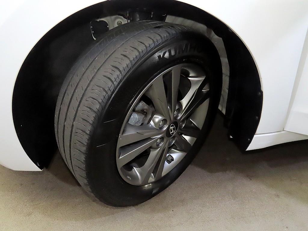 Hyundai Avante — photo 17