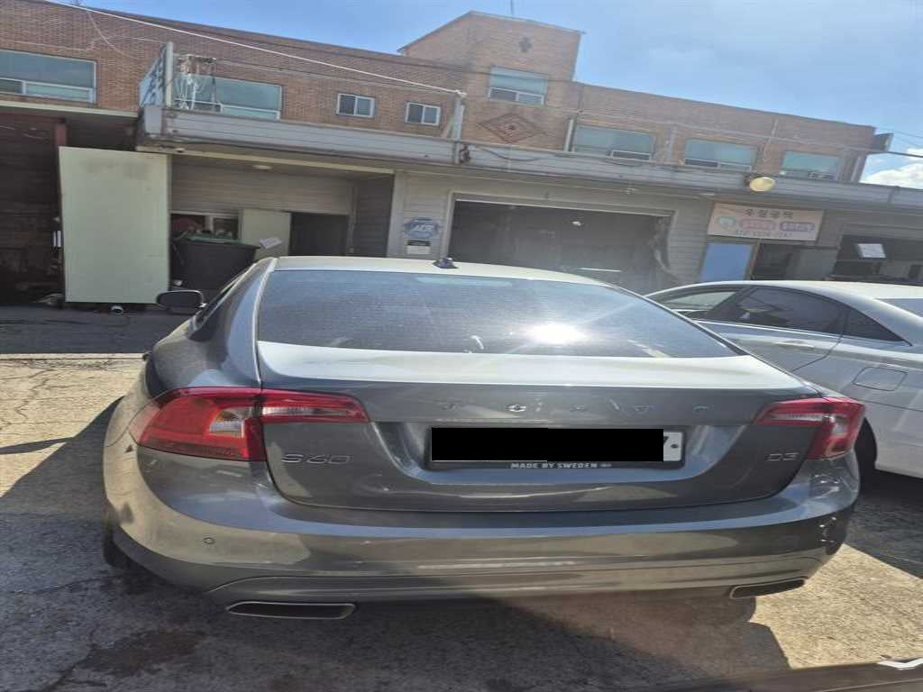 Volvo S60 — photo 04