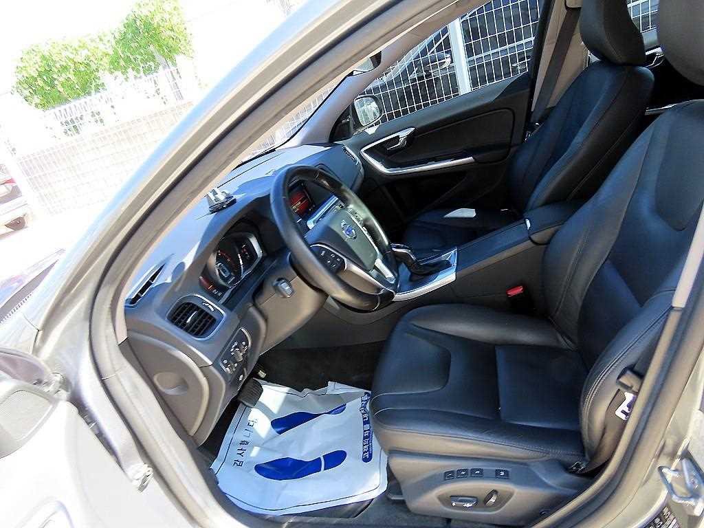 Volvo S60 — photo 05
