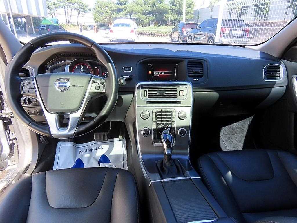 Volvo S60 — photo 07