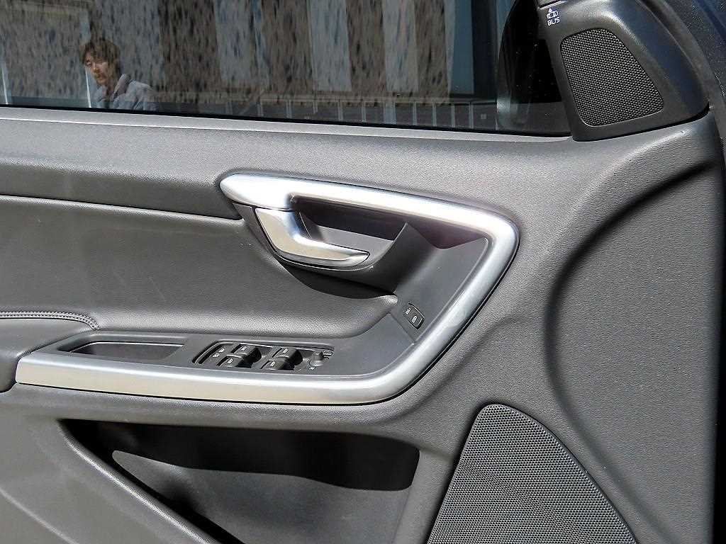 Volvo S60 — photo 11