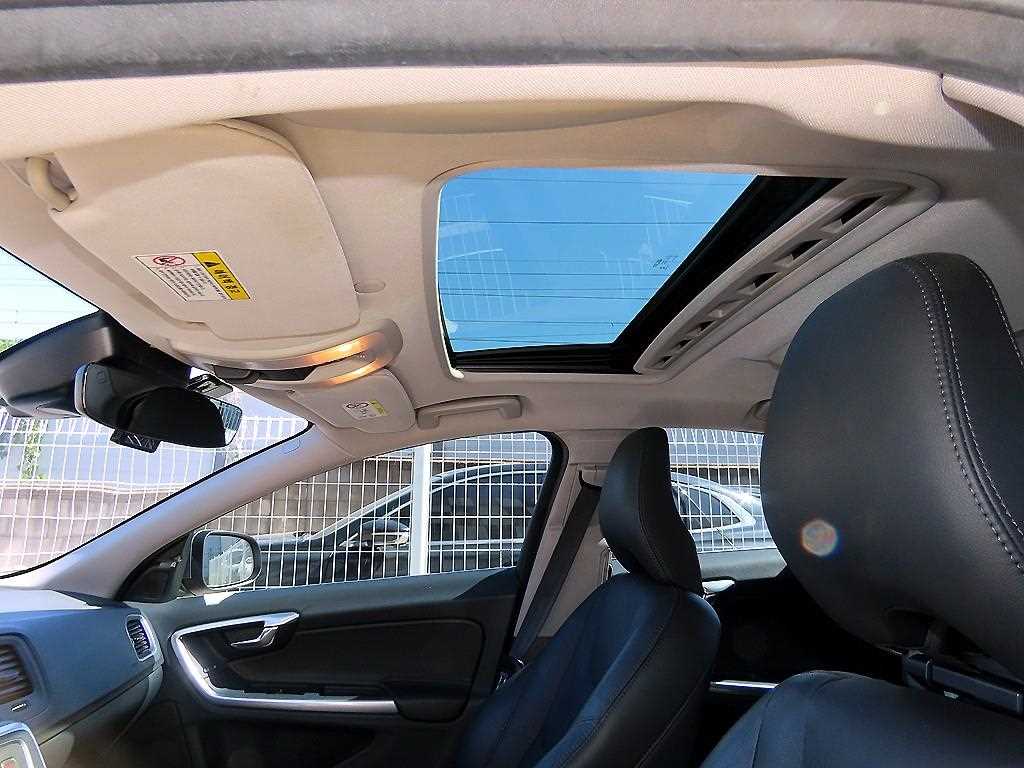 Volvo S60 — photo 16