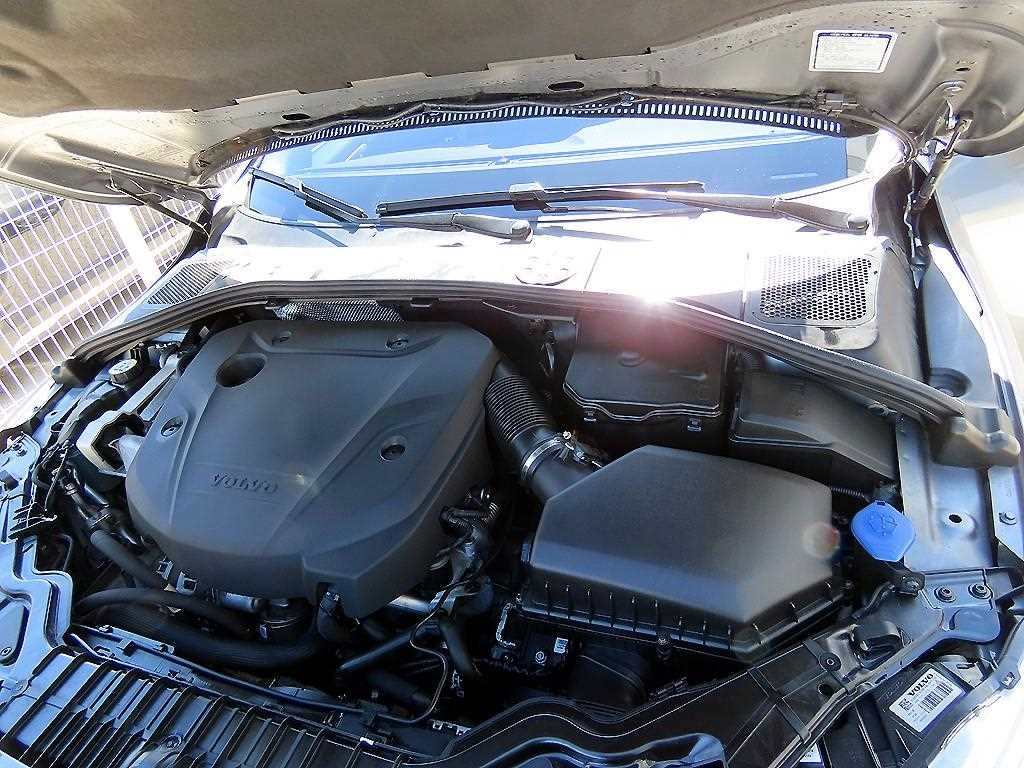 Volvo S60 — photo 17