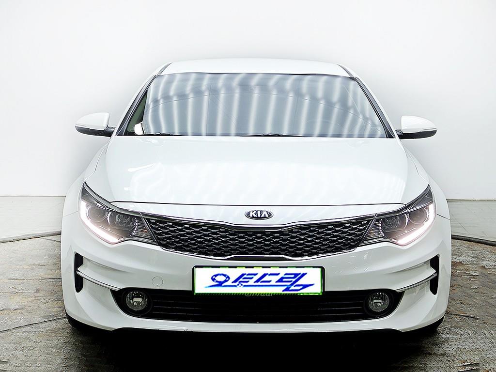 Kia K5 — photo 01