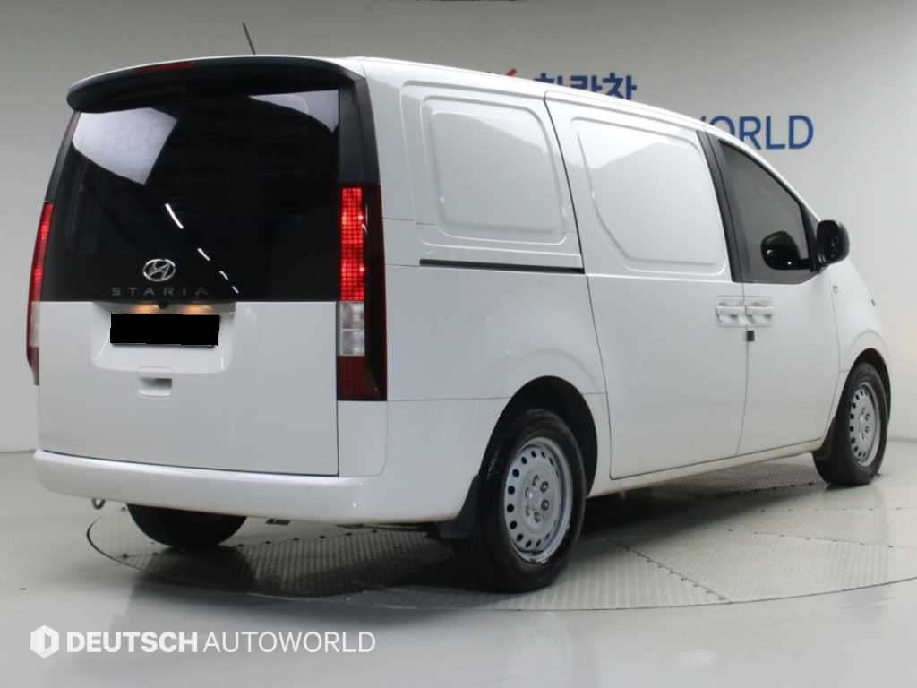 Hyundai Staria — photo 02