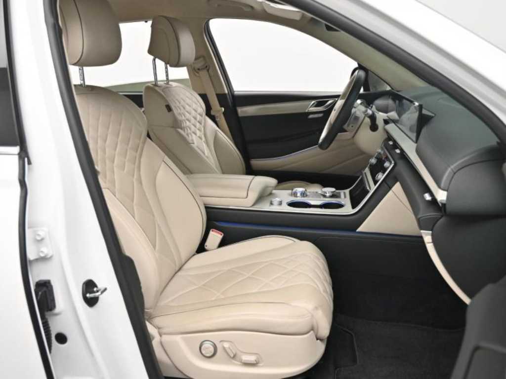 Genesis GV80 — photo 10