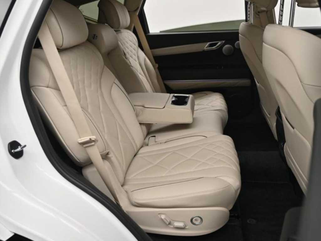 Genesis GV80 — photo 12