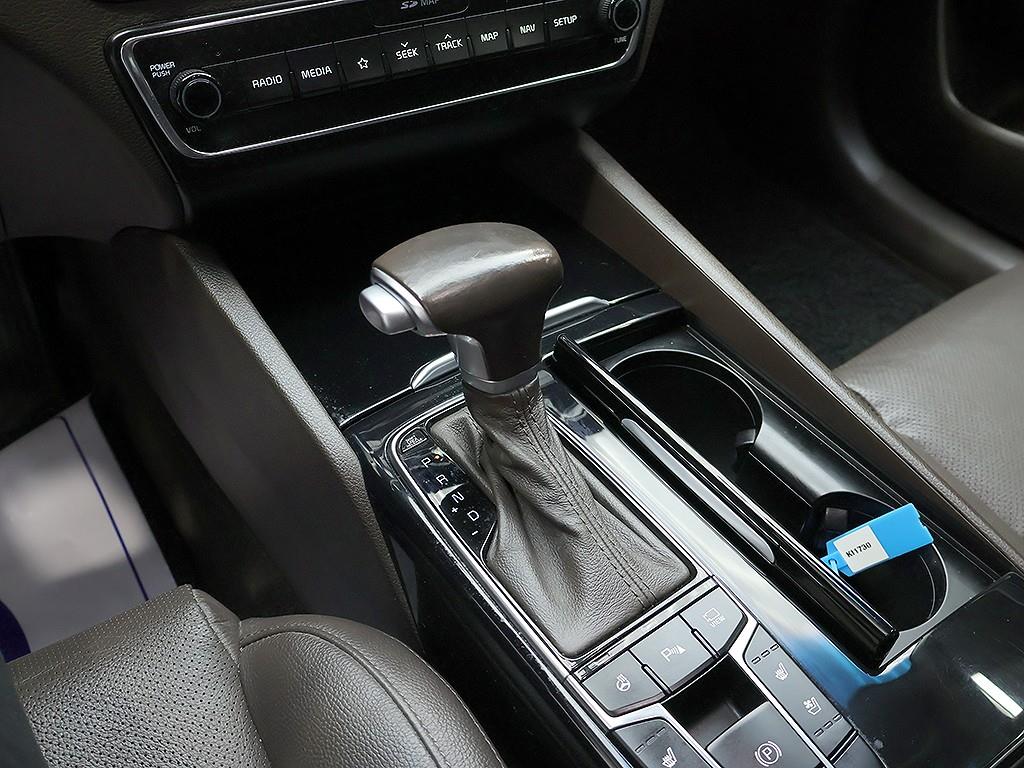 Kia K7 — photo 10