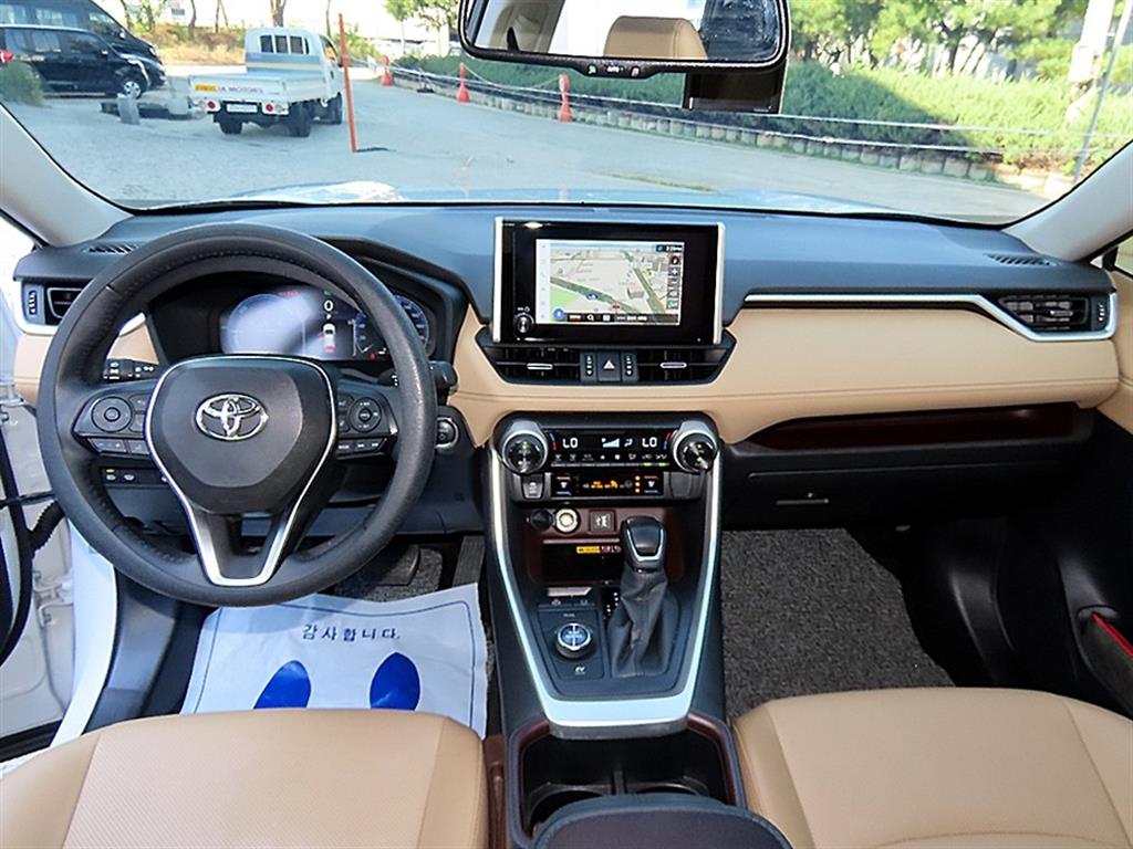Toyota RAV4 — photo 07