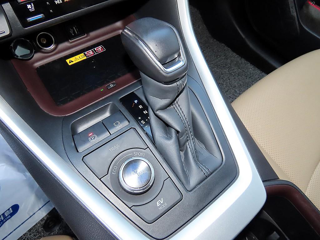 Toyota RAV4 — photo 10