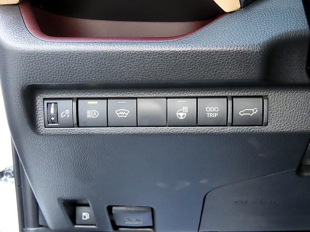 Toyota RAV4 — photo 12