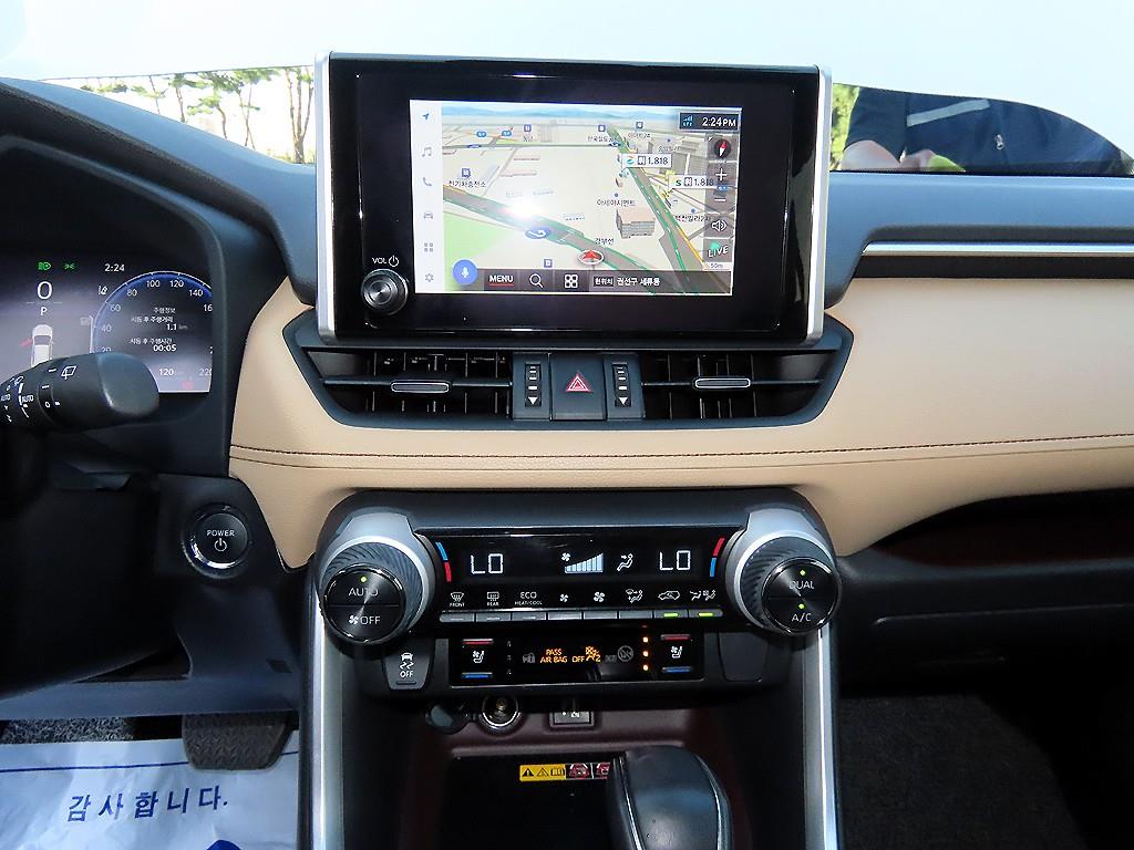 Toyota RAV4 — photo 13