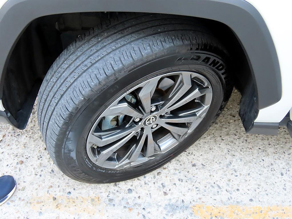 Toyota RAV4 — photo 20